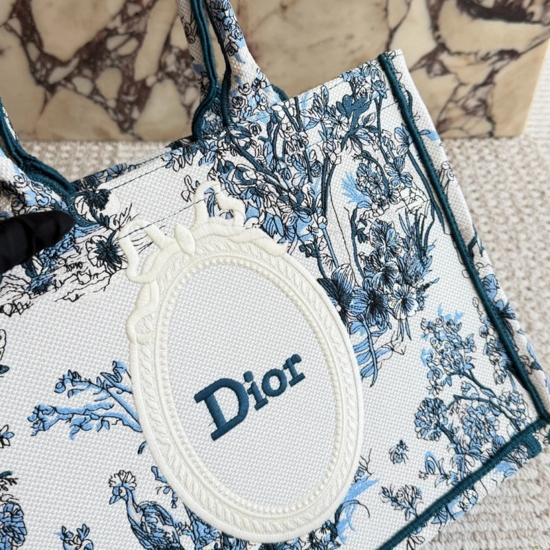 Latest Fashion 3D Embossed Tote Bag – Unique Handcrafted Embroidery for a Luxe Daily Look-box
