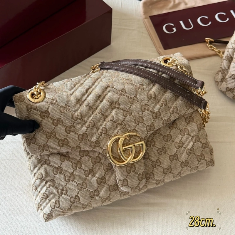 Ultimate Old Money Style: V-Shaped Diamond Quilted Design-box
