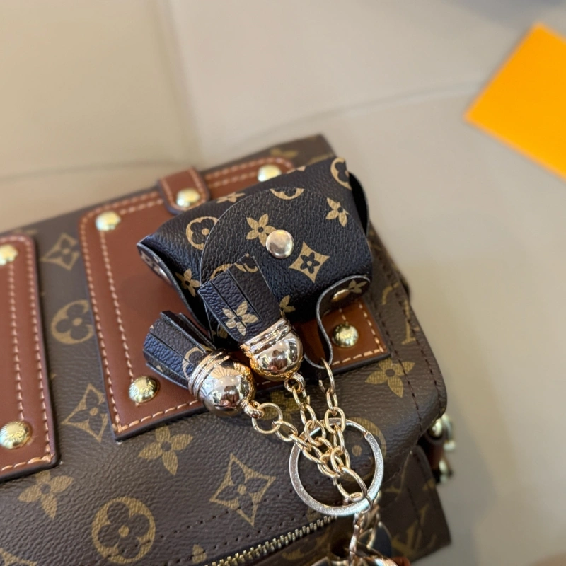 New 2-way shoulder and hand bag-no box