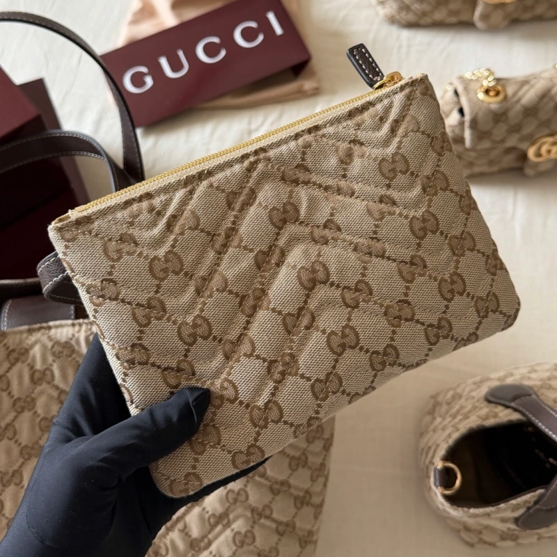 The monogram tote: laid-back and effortlessly chic