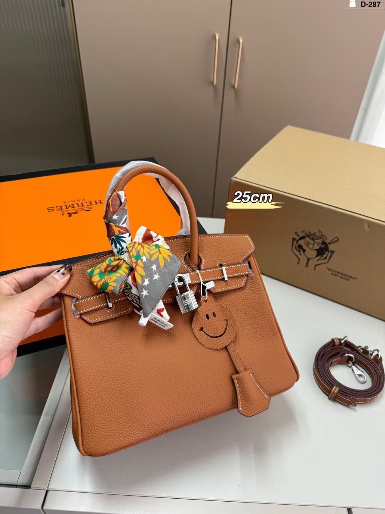 women’s new handbag, large capacity Kelly bag-comes with gift box