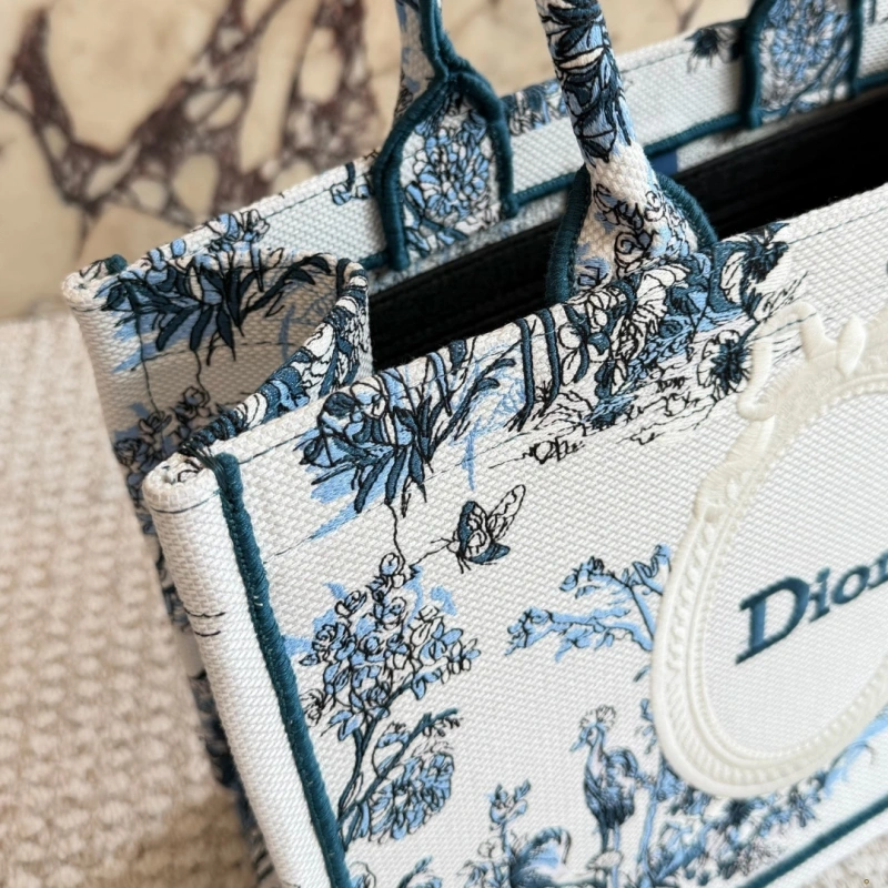 Latest Fashion 3D Embossed Tote Bag – Unique Handcrafted Embroidery for a Luxe Daily Look-box