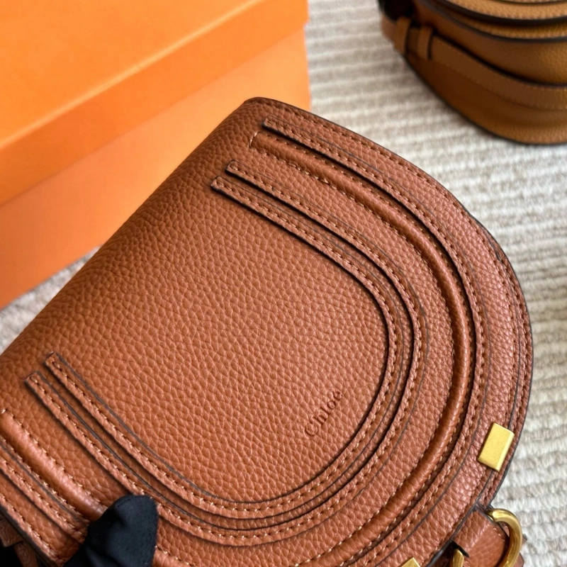 Classic saddle silhouette with full-grain soft leather-box