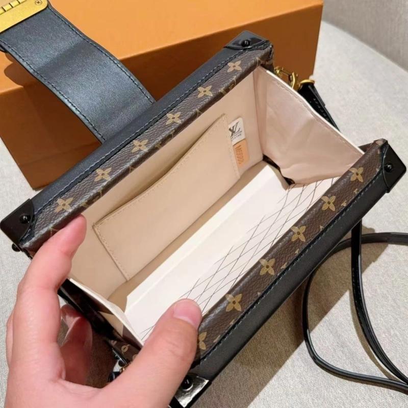 Hard square box-box
