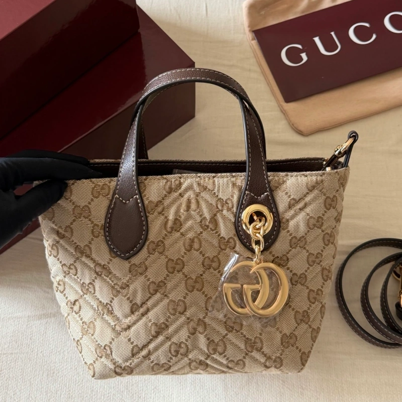 The monogram tote: laid-back and effortlessly chic