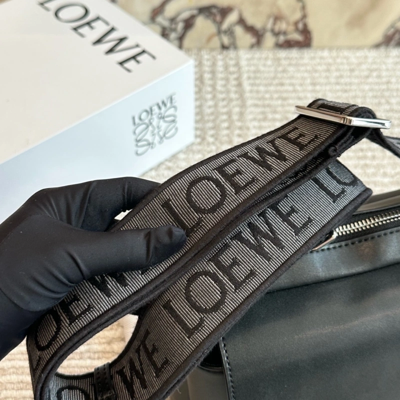 Wide strap printed flap messenger bag-box