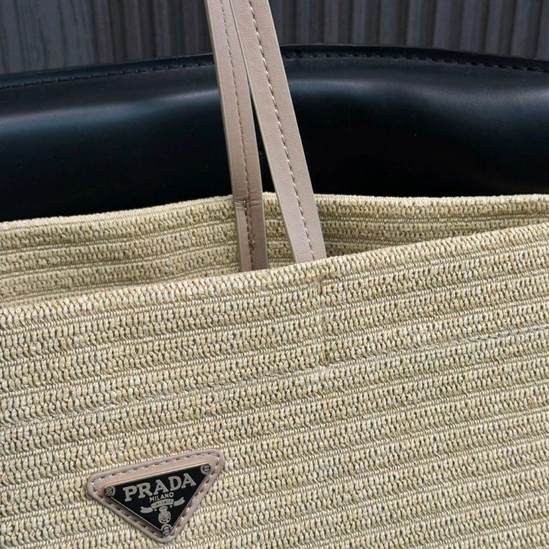 Natural straw tote bag (No box included)