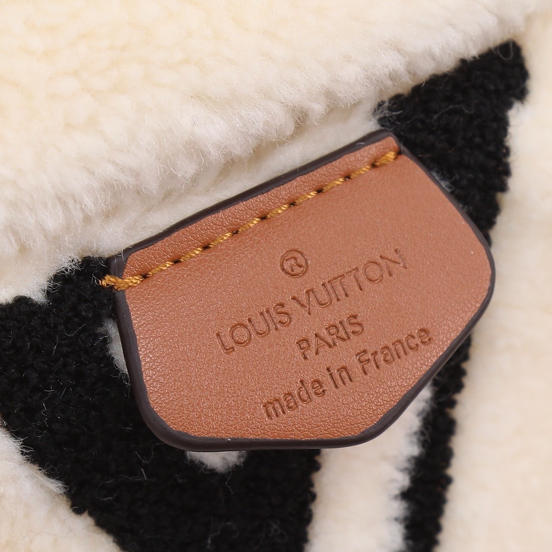 LV fashion new backpack casual waist bag cross-body bag outdoor sports backpack-without packaging box