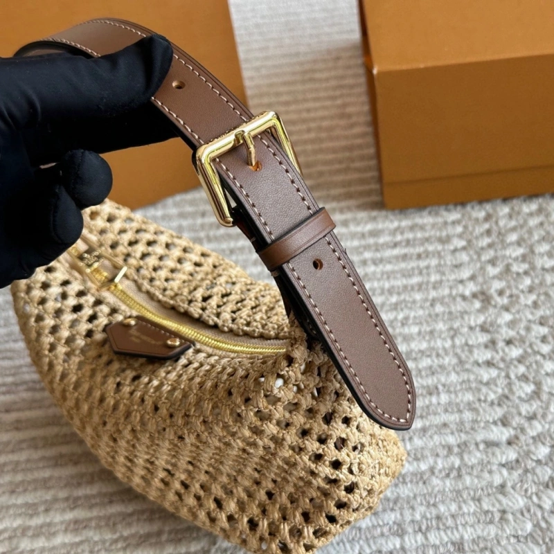 L’s latest raffia bag-box