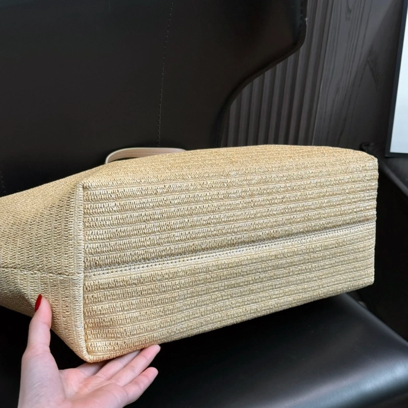 Natural straw tote bag (No box included)