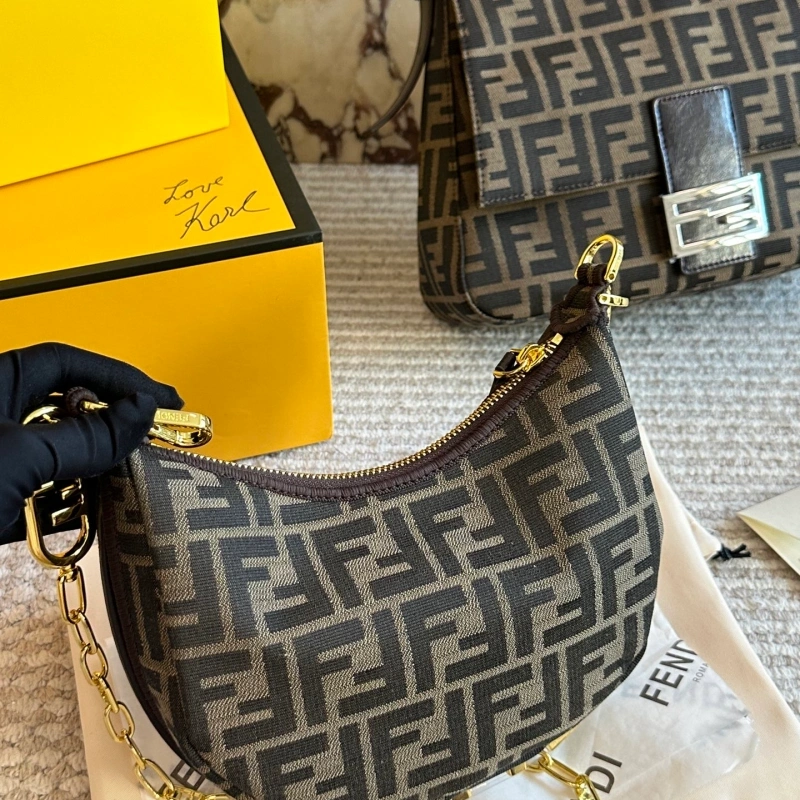 The latest model of the crescent bag-box