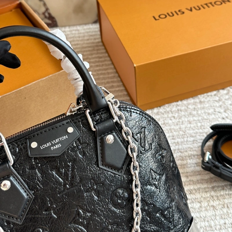 The new Alma shell bag  -box