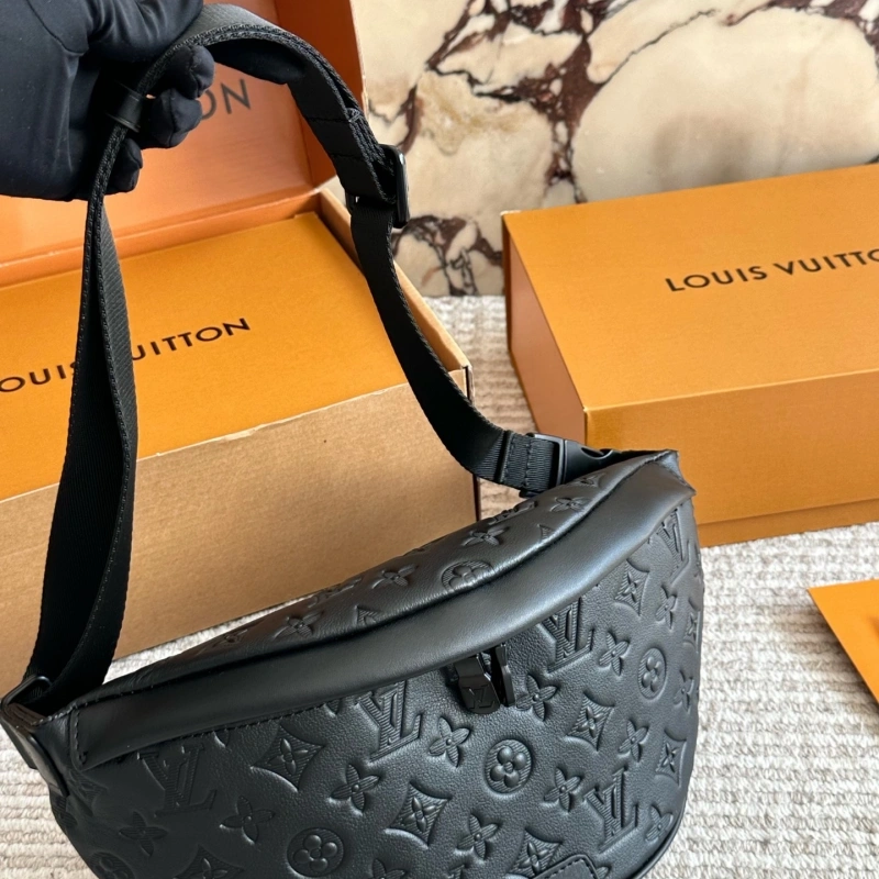 Cowhide chest bag. The ultimate cool gift for my boyfriend!-box