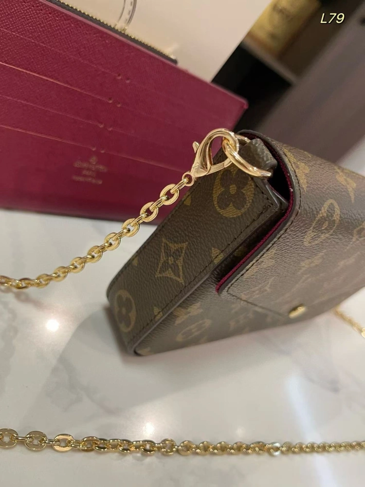 3-in-1 chain crossbody bag on the shoulder-comes with gift box
