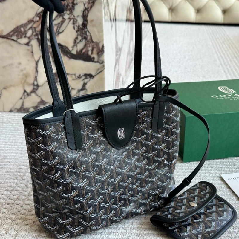 Mini shopping bags that belong to the season-box