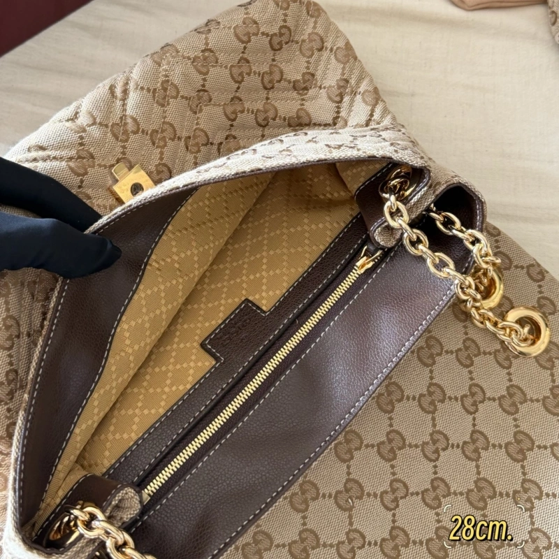 Ultimate Old Money Style: V-Shaped Diamond Quilted Design-box
