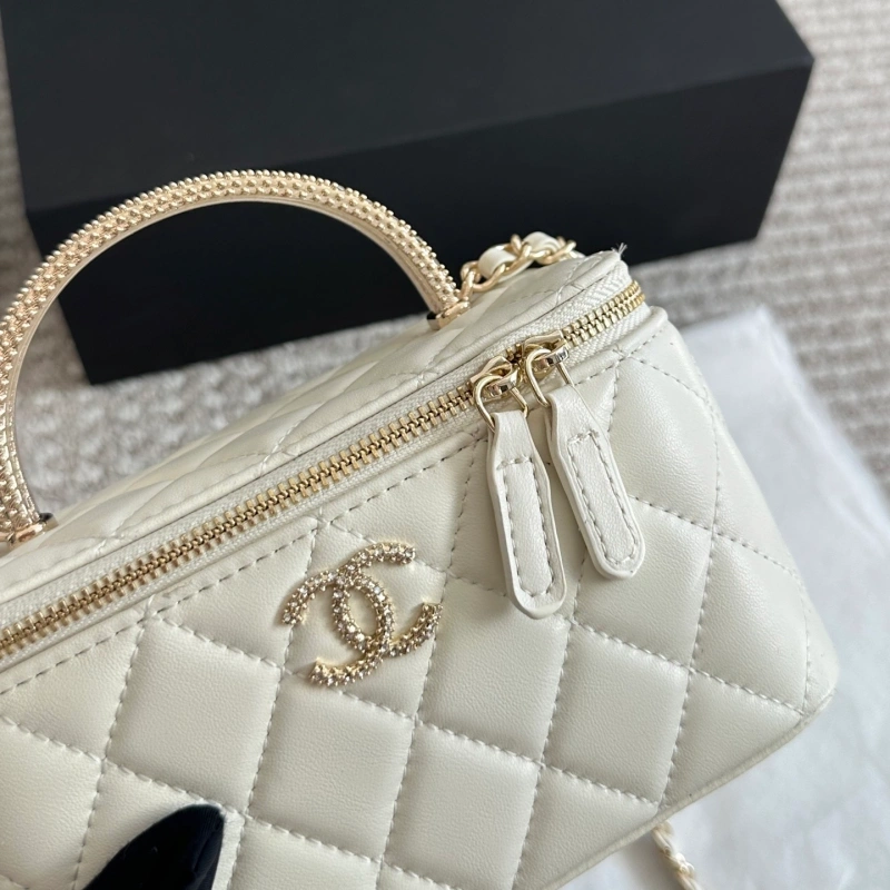 Glossy gold label diamond plaid sheepskin handle long box bag-box