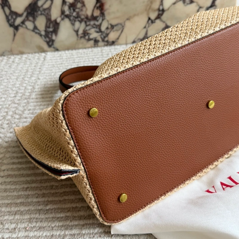 Unique color-blocking with exquisite stitching. Super versatile for any look you desire-no box