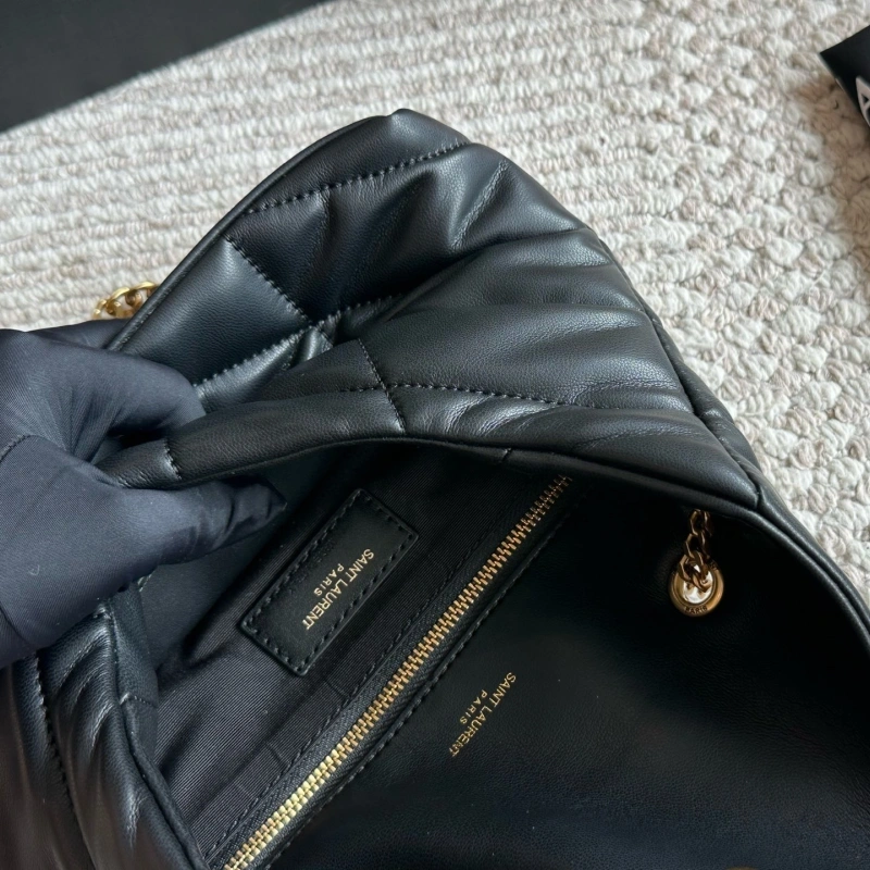 The cloud bag comes with a full package