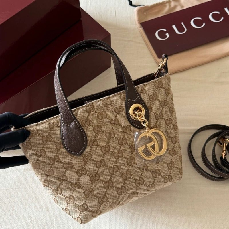The monogram tote: laid-back and effortlessly chic