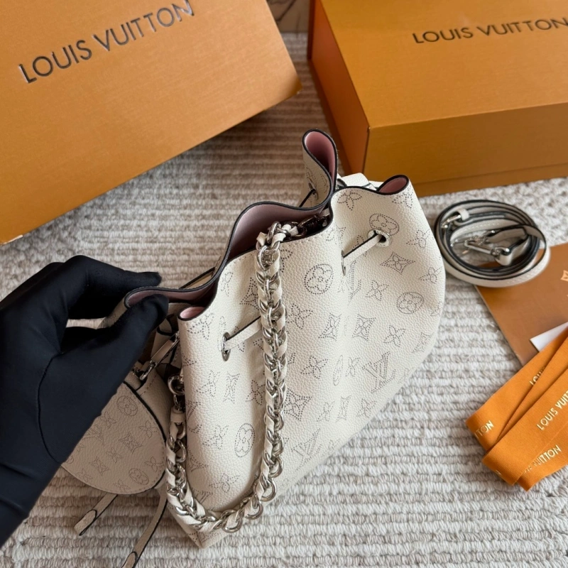 Crafted from calfskin, this is a compact bucket bag-box