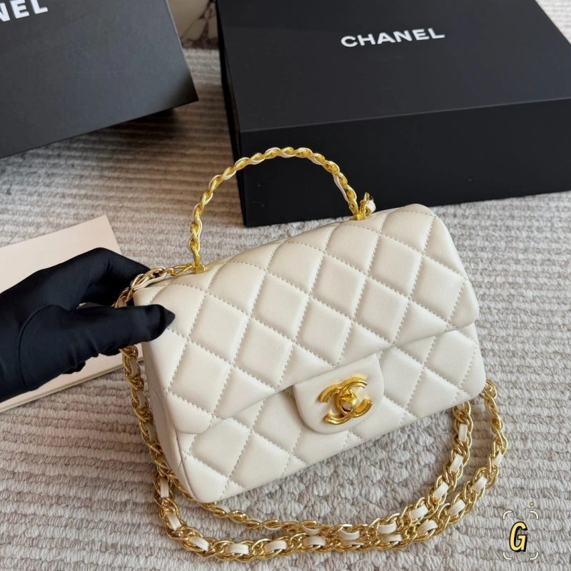 A fashionable and versatile classic that never goes wrong-box