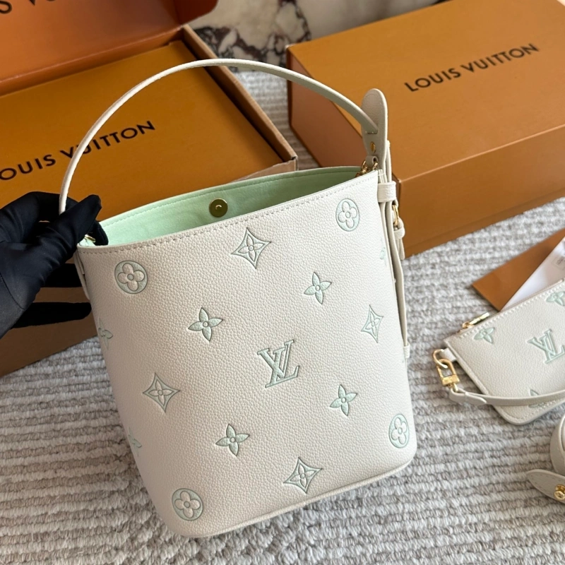 Metal lock + adjustable shoulder strap-box
