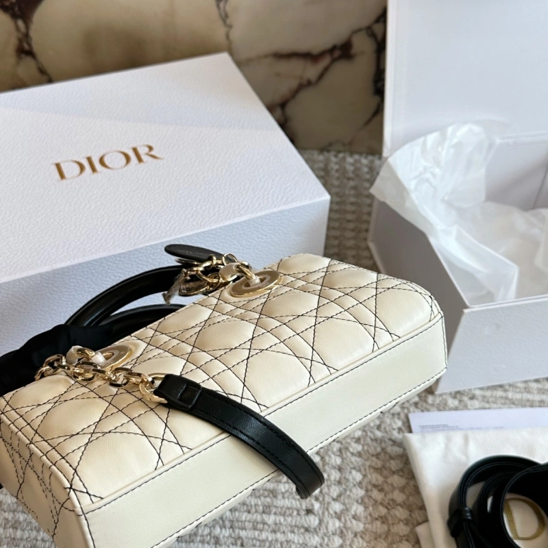 The white and black color of the new D-joy-box