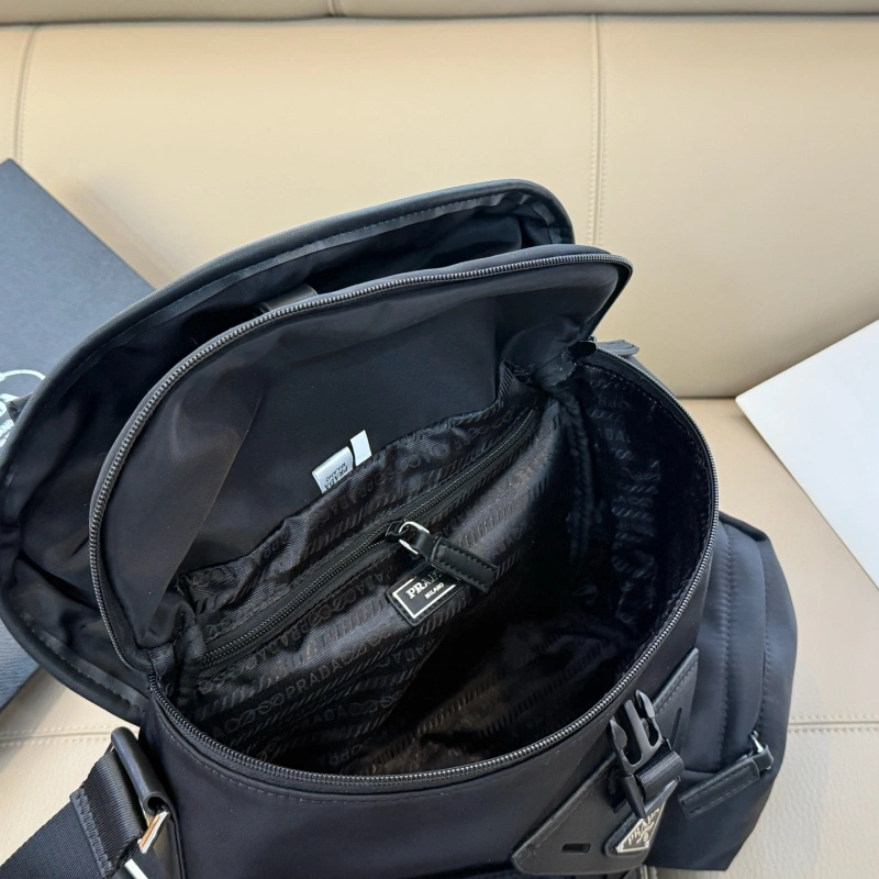 Durable & Scratch-Resistant Nylon Material-no box