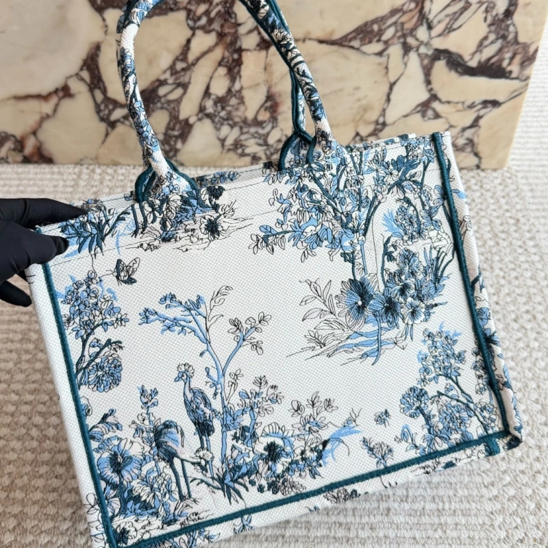Latest Fashion 3D Embossed Tote Bag – Unique Handcrafted Embroidery for a Luxe Daily Look-box