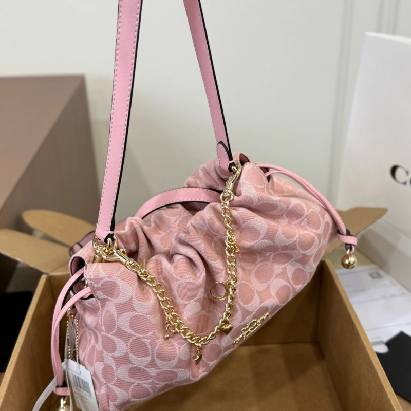 New arrival shoulder bag: stylish and durable-box