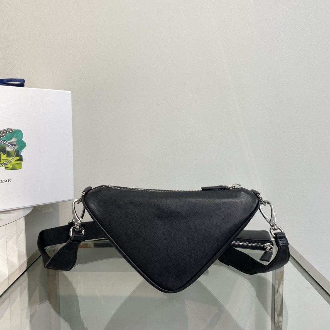 New triangular bag with European and American fashion, high-end feel, versatile for commuting, crossbody and shoulder bag trend-comes with gift box