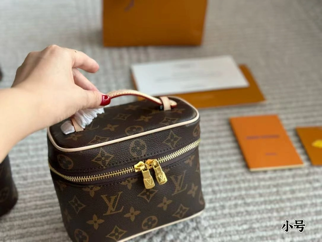Supporting inner liner makeup bag transformation scarf bag crossbody shoulder strap chain accessories-comes with gift box