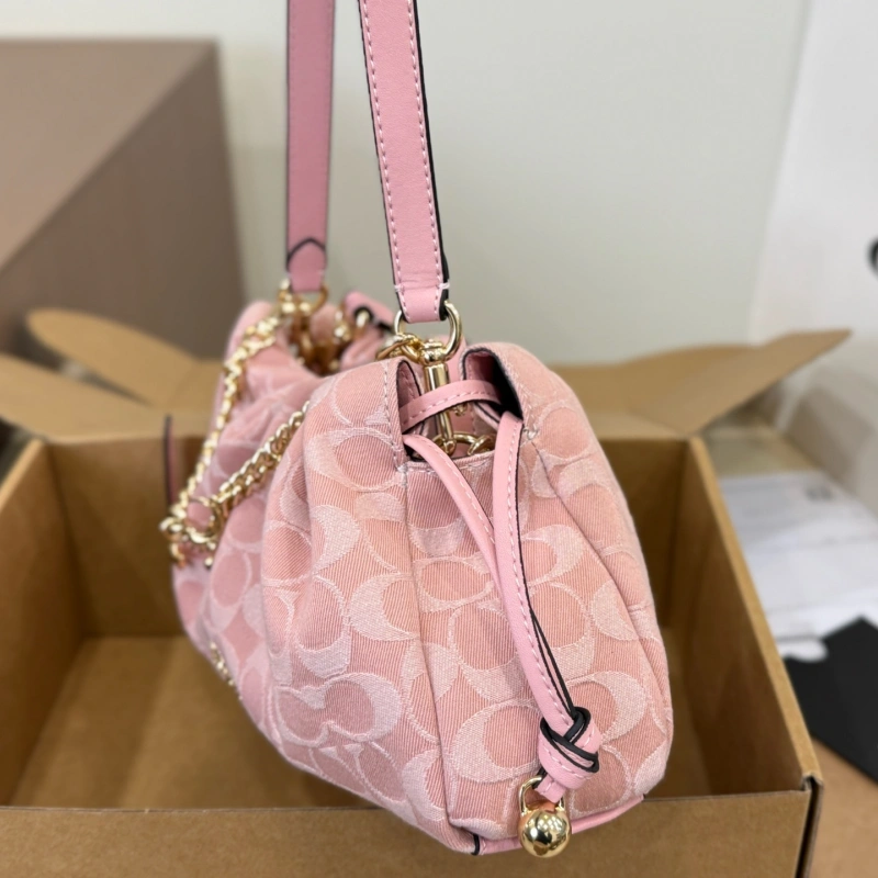 New arrival shoulder bag: stylish and durable-box