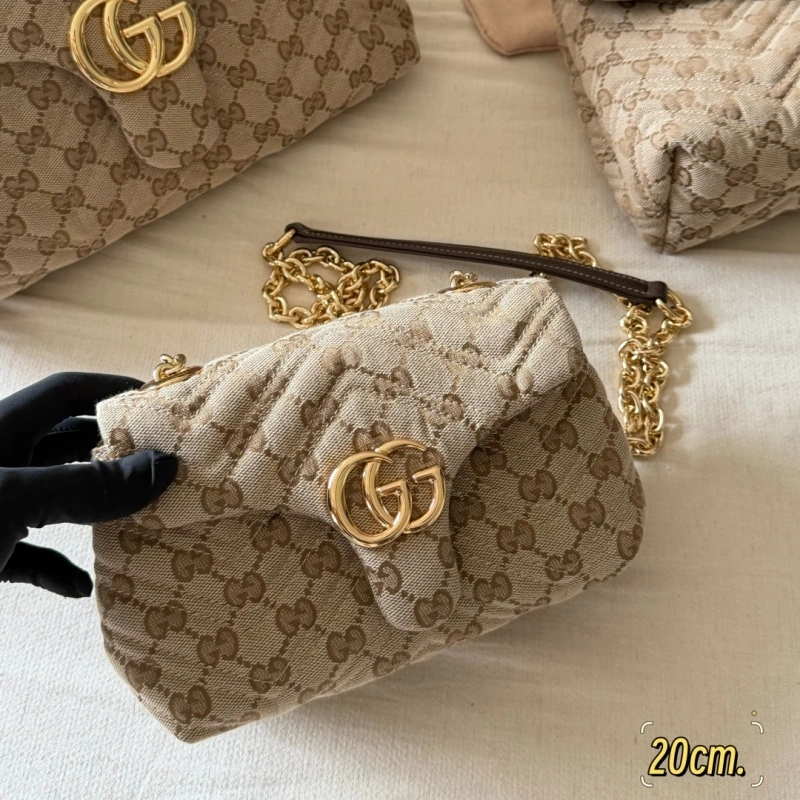 Ultimate Old Money Style: V-Shaped Diamond Quilted Design-box
