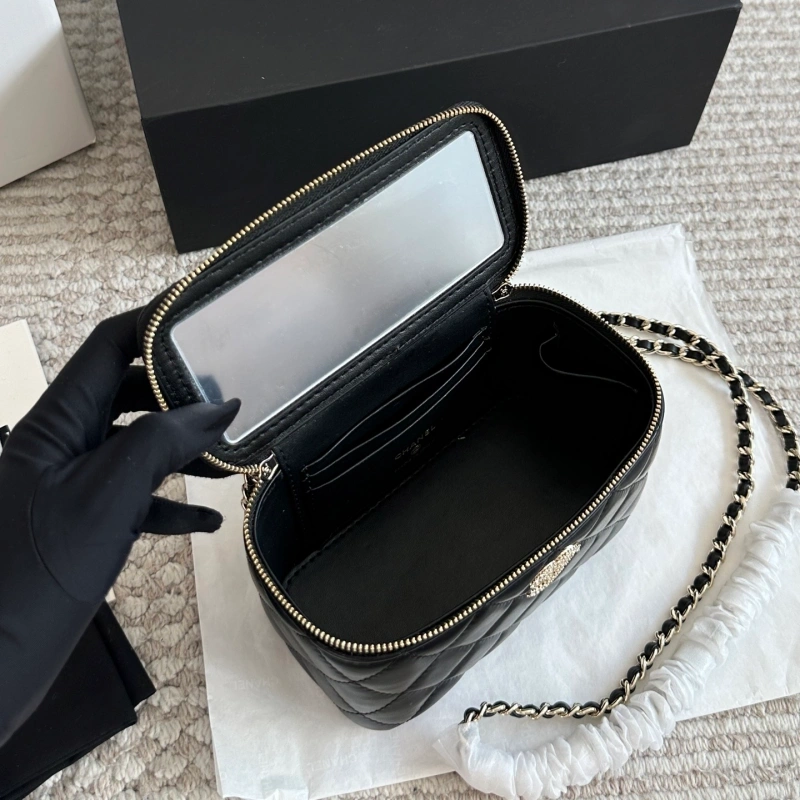 Glossy gold label diamond plaid sheepskin handle long box bag-box