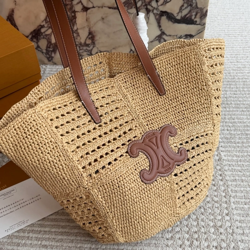 Vacation vibes with my new straw tote-no box