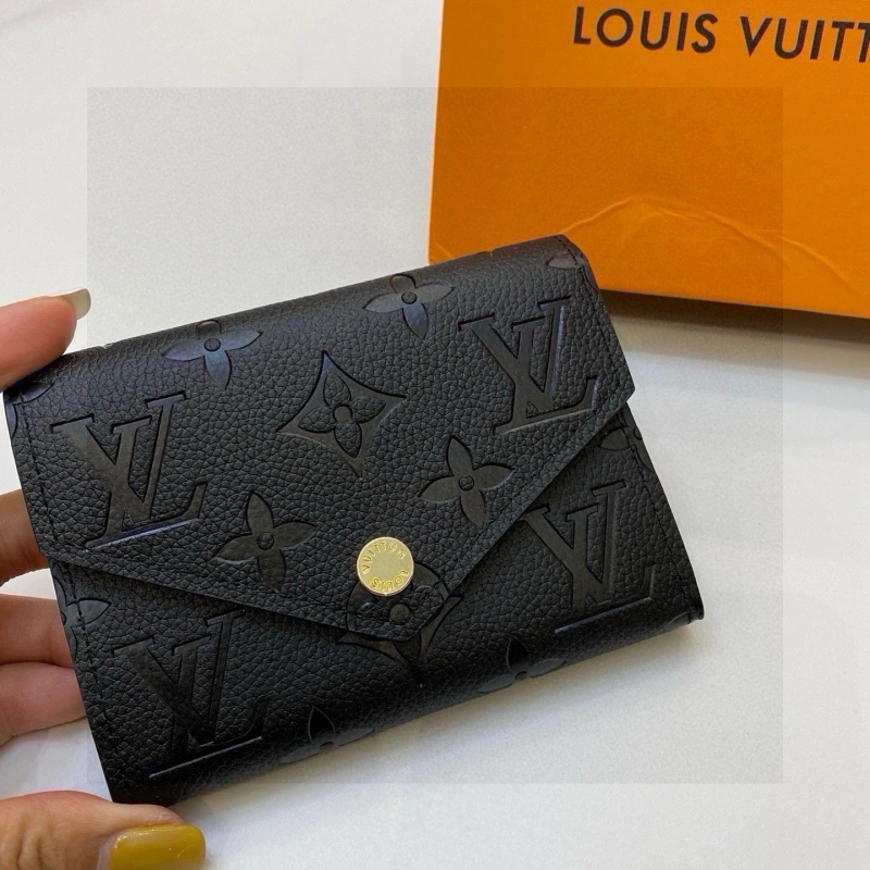 Women’s wallet , all cowhide inside and out-box