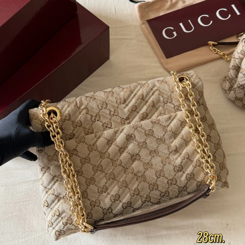 Ultimate Old Money Style: V-Shaped Diamond Quilted Design-box