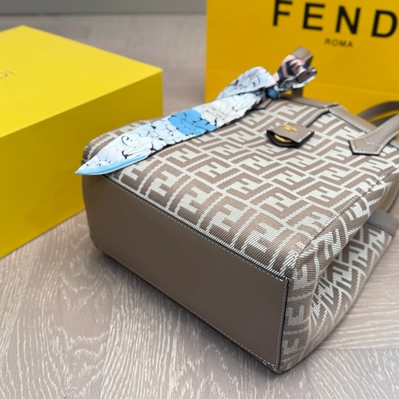 Inspired by the art of origami, the shape of the bag can be changed at will-box