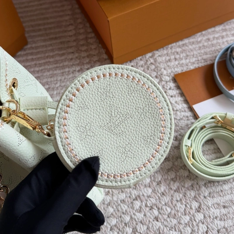 Broderie anglaise calfskin-box
