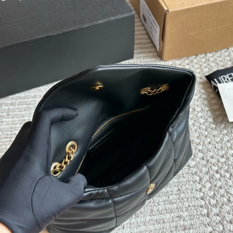The cloud bag comes with a full package