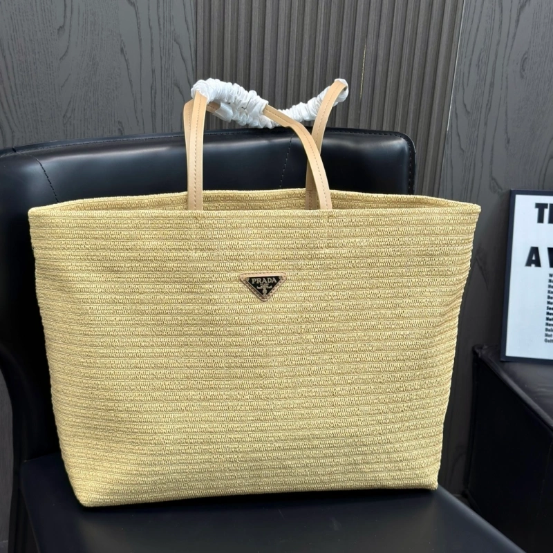 Natural straw tote bag (No box included)