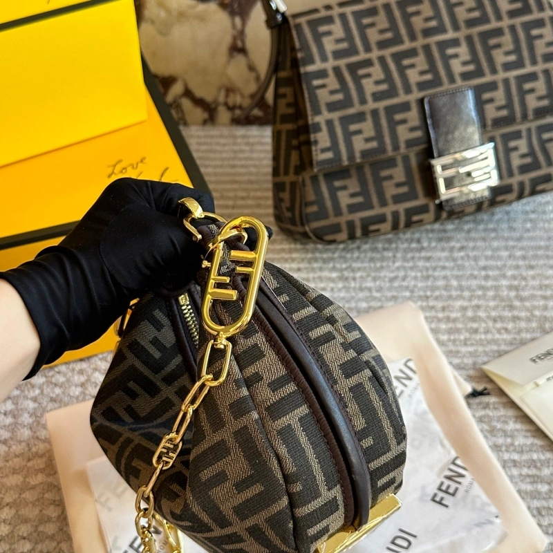 The latest model of the crescent bag-box