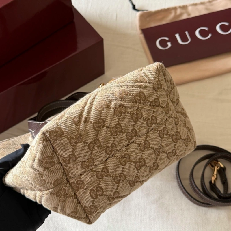 The monogram tote: laid-back and effortlessly chic