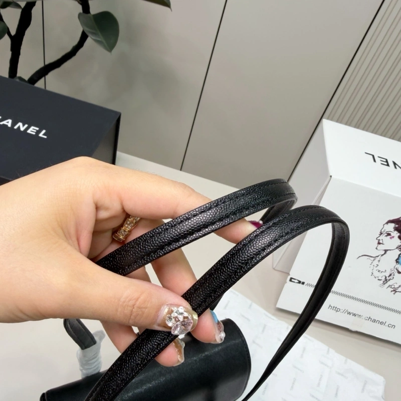 Adjustable straps for underarm or shoulder carry-box