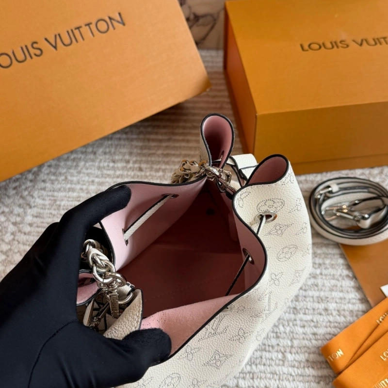 Crafted from calfskin, this is a compact bucket bag-box