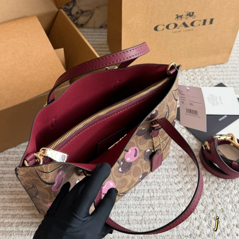 C’s new chic mini tote bag-box