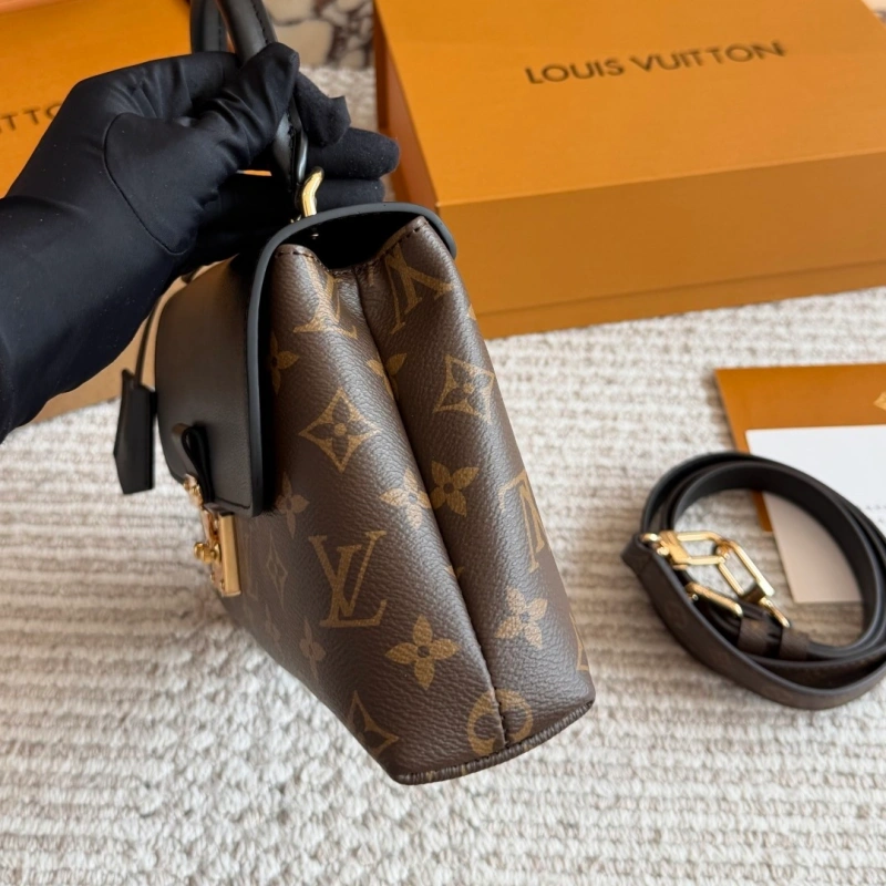 L loves bags with handles like this-box
