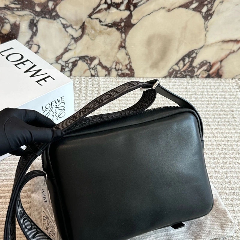 Wide strap printed flap messenger bag-box